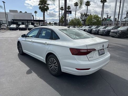 Used 2020 Volkswagen Jetta SE FWD image 4