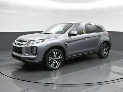 Used 2023 Mitsubishi Outlander Sport ES image 3