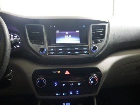 Used 2018 Hyundai Tucson SE image 12