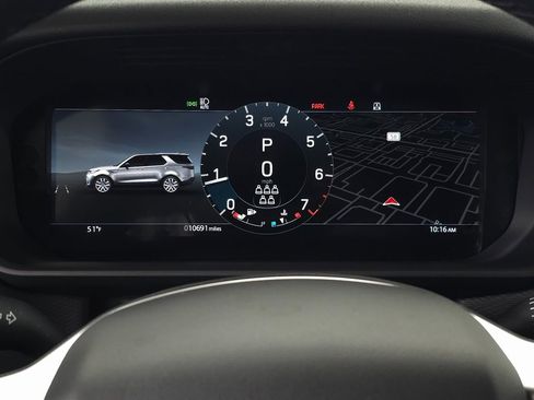 Used 2025 Land Rover Discovery Dynamic SE image 23