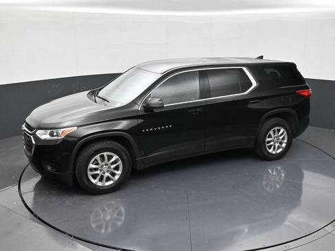 Used 2021 Chevrolet Traverse LS FWD image 12