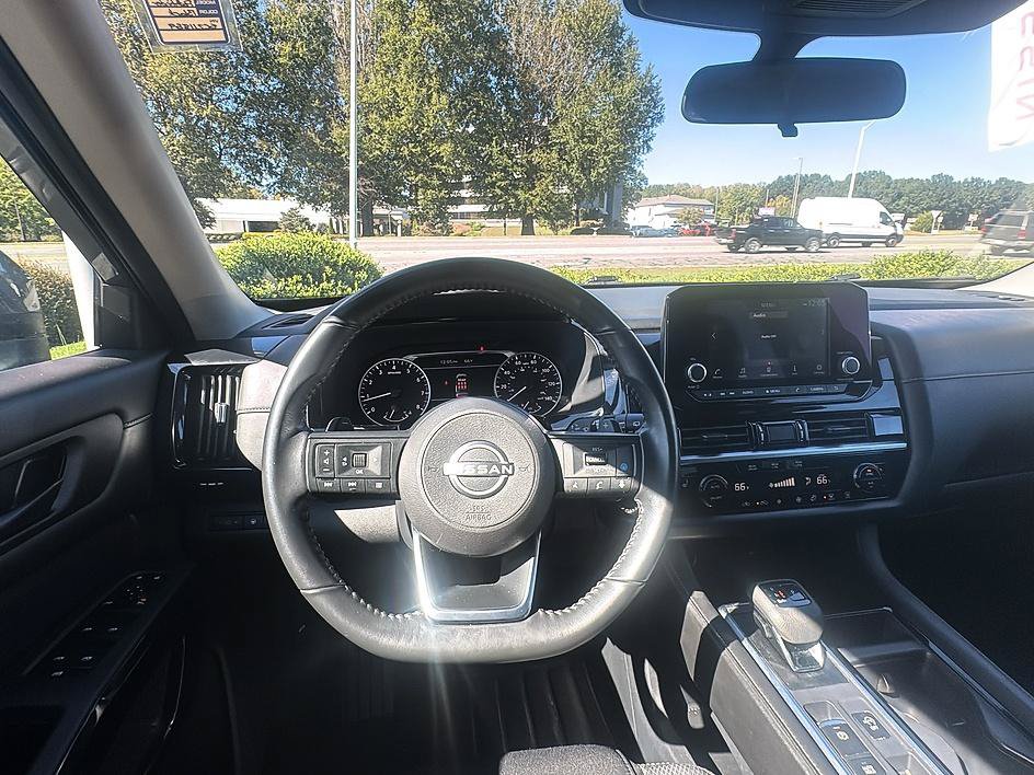 Certified 2025 Nissan Pathfinder SV FWD image 29