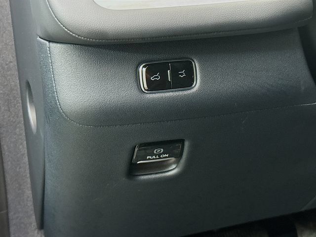 Used 2025 Lincoln Navigator Reserve AWD/4WD image 10