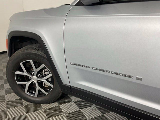 Used 2023 Jeep Grand Cherokee L Limited AWD/4WD image 38