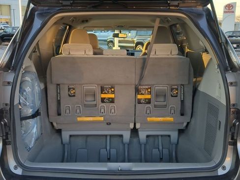 Used 2011 Toyota Sienna LE w/ Towing Pkg image 15