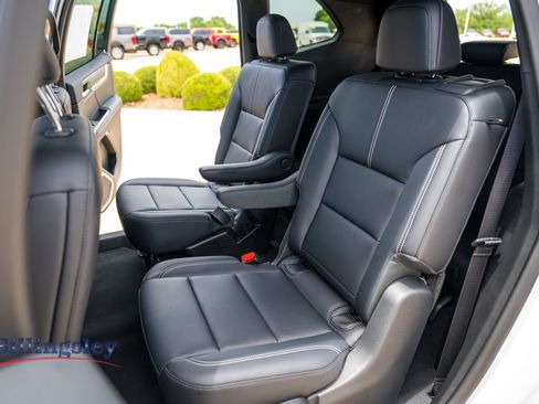 Used 2026 GMC Acadia Elevation w/ Elevation Premium Package AWD/4WD image 11