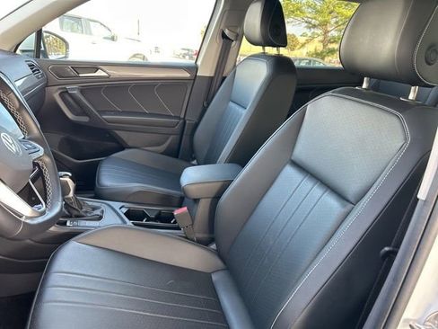 Certified 2024 Volkswagen Tiguan SE image 14