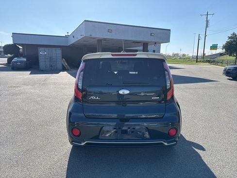Used 2018 Kia Soul + image 6