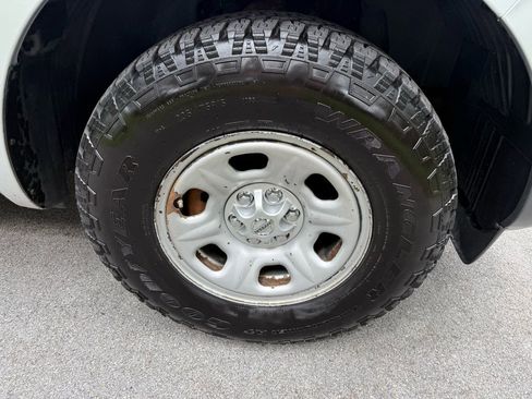 Used 2011 Nissan Frontier S w/ S Preferred Pkg RWD image 12