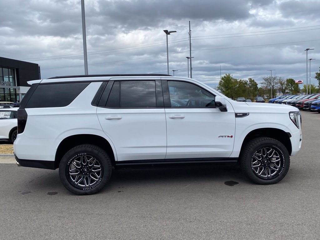 Used 2023 GMC Yukon AT4 w/ AT4 Premium Package AWD/4WD image 8