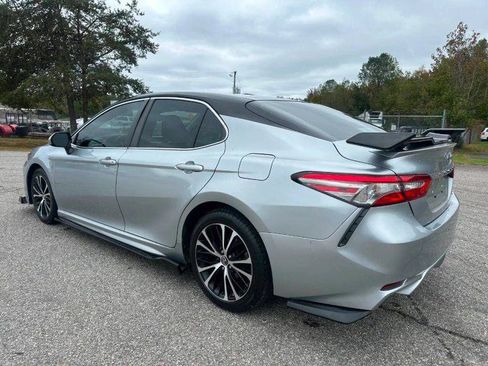 Used 2018 Toyota Camry SE FWD image 4