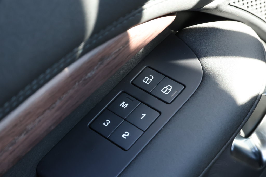 New 2026 Land Rover Discovery S AWD/4WD image 10