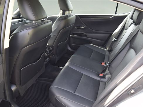 Used 2023 Lexus ES 350 w/ Premium Package FWD image 7