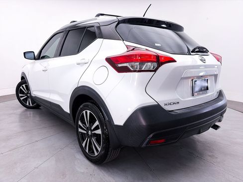 Used 2019 Nissan Kicks SV w/ Exterior Package FWD image 2