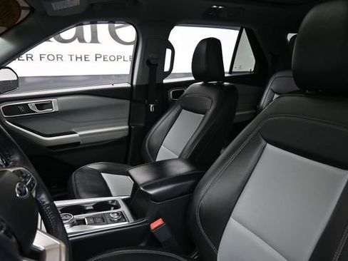 Used 2022 Ford Explorer XLT w/ Equipment Group 202A AWD/4WD image 17