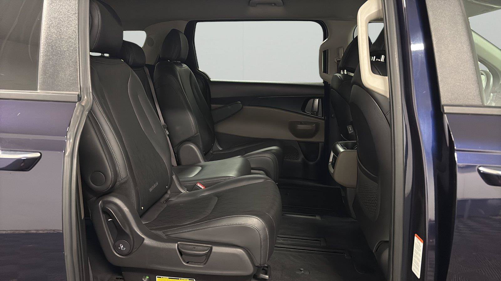 Used 2026 Kia Carnival LXS FWD image 13