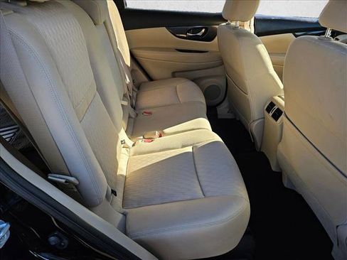 Used 2017 Nissan Rogue SV w/ SV Premium Package image 18