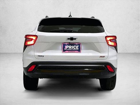 Used 2026 Chevrolet Trax RS FWD image 4
