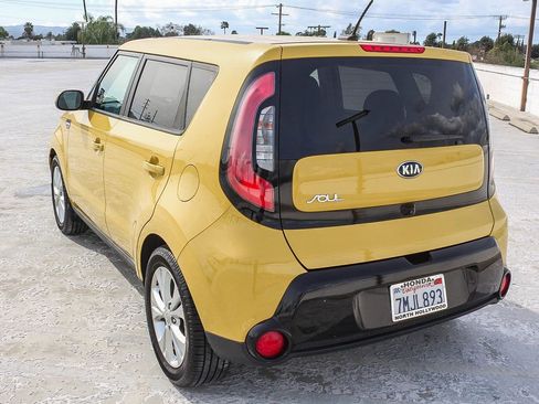 Used 2016 Kia Soul + image 4