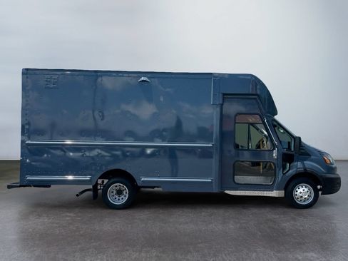 Used 2021 Ford Transit 350 DRW RWD image 3