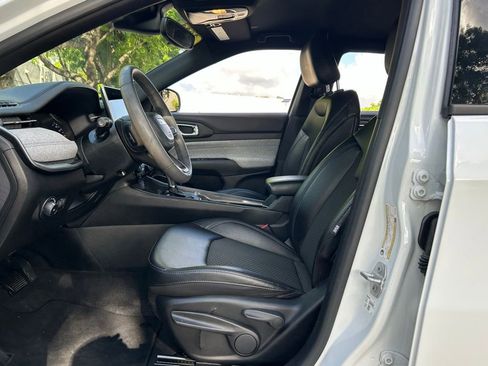 Used 2023 Jeep Compass Latitude AWD/4WD image 16