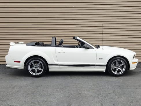 Used 2006 Ford Mustang GT image 15