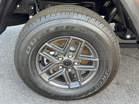 New 2025 Jeep Gladiator Sport image 17