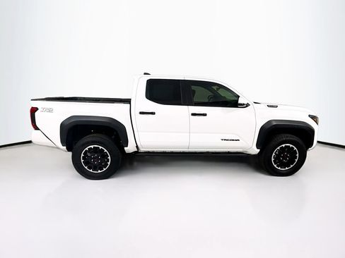 Used 2025 Toyota Tacoma Limited AWD/4WD image 4