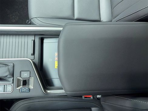 Used 2024 Lexus GX 550 image 33