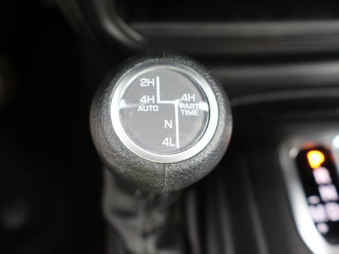 Used 2025 Jeep Wrangler Unlimited Sahara AWD/4WD image 24