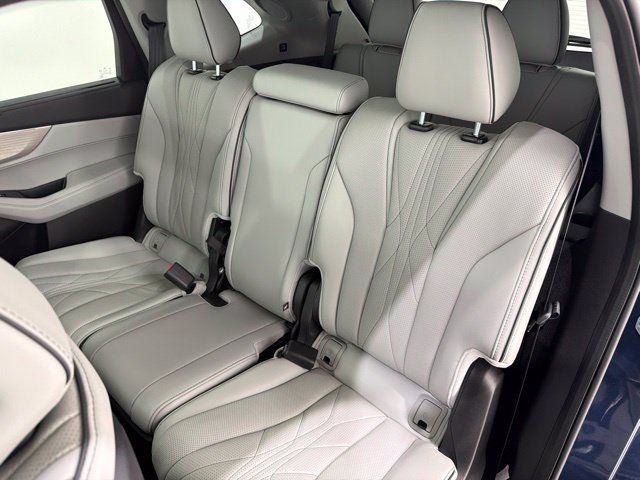 Certified 2026 Acura MDX w/ Advance Package AWD/4WD image 16