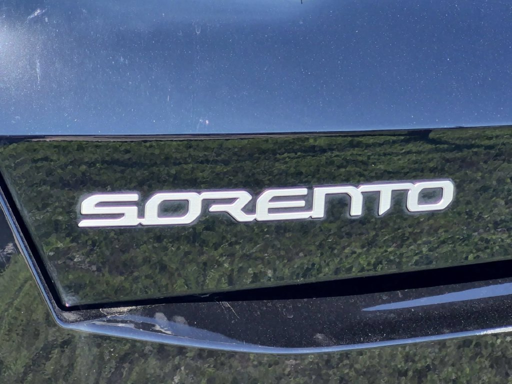 Used 2025 Kia Sorento LX FWD image 30