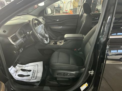 Certified 2023 GMC Acadia SLE w/ Driver Convenience Package image 10