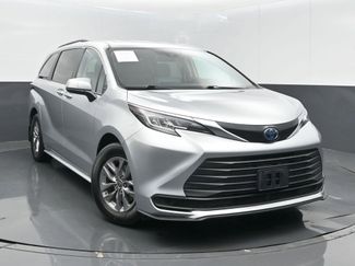 Used 2022 Toyota Sienna LE AWD/4WD video 2
