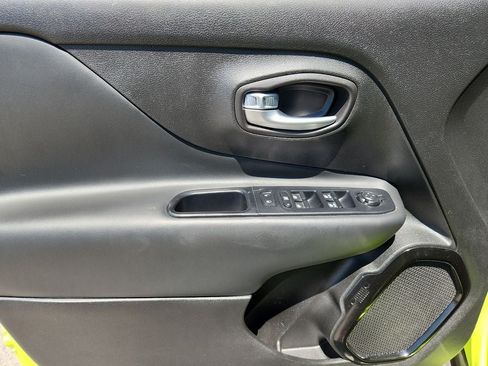 Certified 2017 Jeep Renegade Altitude FWD image 19