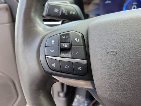 Used 2020 Ford Explorer Platinum w/ Premium Technology Package AWD/4WD image 21