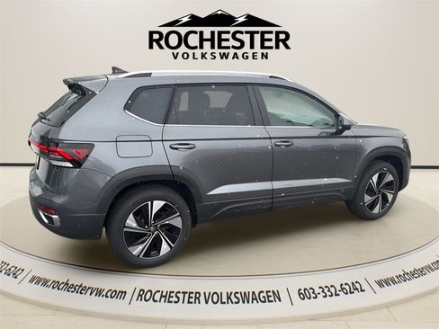 New 2026 Volkswagen Taos SE image 9