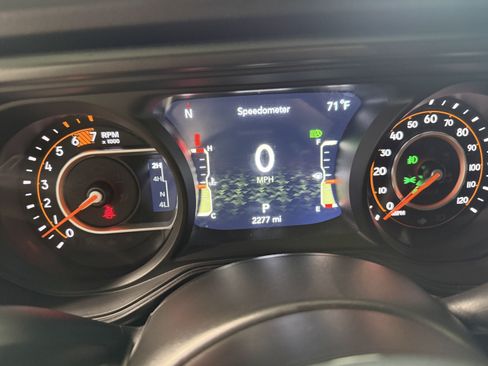 Used 2026 Jeep Wrangler Unlimited Sahara AWD/4WD image 19