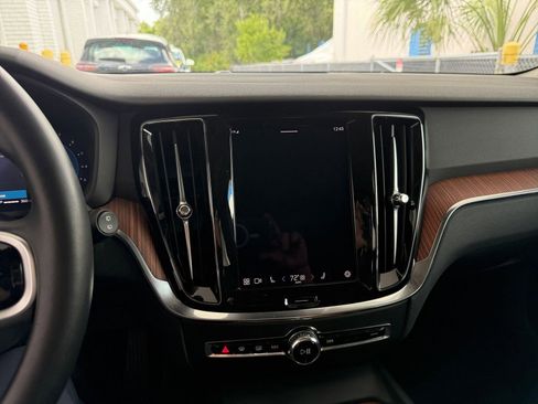 Used 2025 Volvo V60 B5 Cross Country Plus image 18