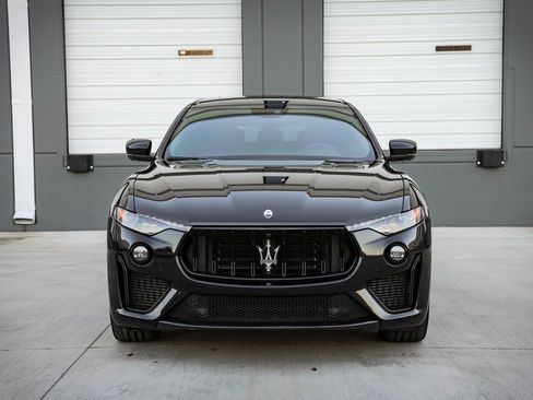 Used 2022 Maserati Levante Trofeo image 3