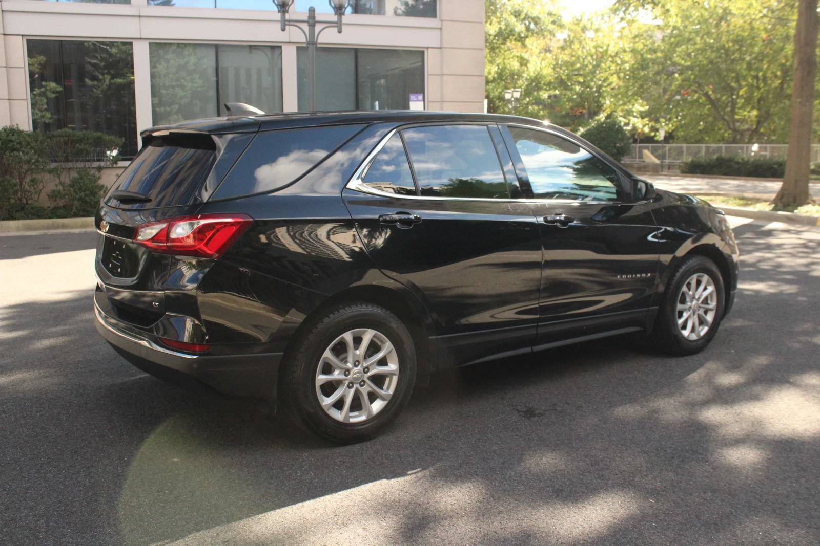 Used 2020 Chevrolet Equinox LT w/ Driver Convenience Package FWD image 7