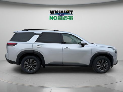 Used 2024 Nissan Pathfinder SV AWD/4WD image 6