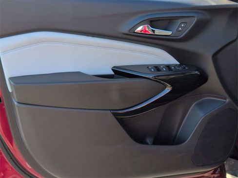 Used 2025 Chevrolet Trax LT w/ LT Convenience Package image 16