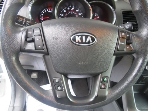 Used 2013 Kia Sorento LX w/ Convenience Pkg image 17