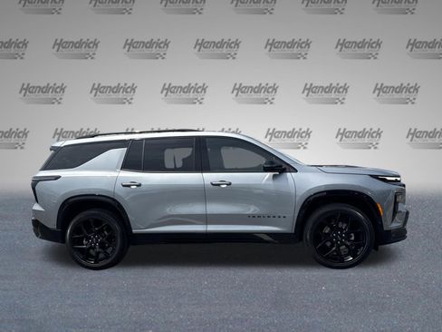 Used 2026 Chevrolet Traverse RS FWD image 11