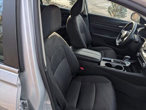 Used 2024 Nissan Altima 2.5 SV image 12