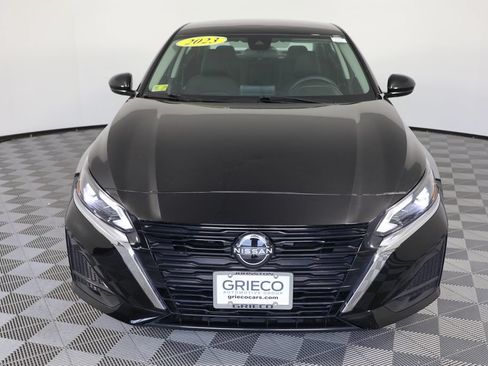 Used 2023 Nissan Altima 2.5 SV FWD image 3