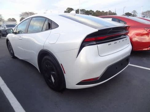 Used 2024 Toyota Prius LE image 6