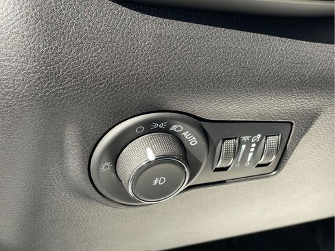 Used 2023 Jeep Compass Latitude w/ Convenience Group AWD/4WD image 24