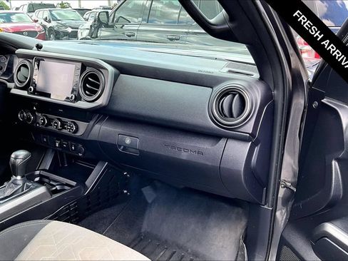 Used 2020 Toyota Tacoma TRD Off-Road AWD/4WD image 27